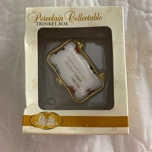 Imperial Porcelain collectible, trinket box ( Luke 2;16) ( Christmas )